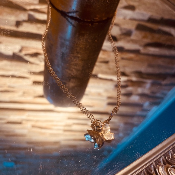 Minimalistic ‘Butterfly pendant necklace’ - Picture 2 of 2